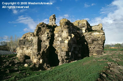 Руины церкви в селении Огузлу